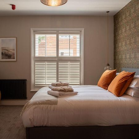 The Crown Pub And Hotel Manningtree Екстер'єр фото