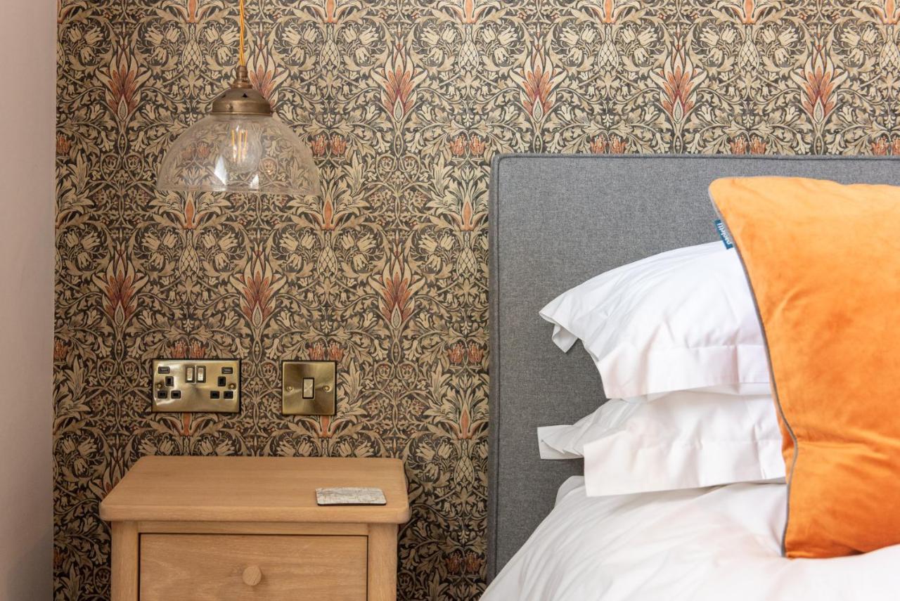 The Crown Pub And Hotel Manningtree Екстер'єр фото