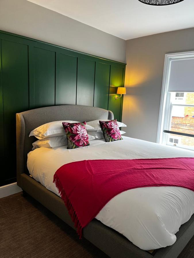 The Crown Pub And Hotel Manningtree Екстер'єр фото