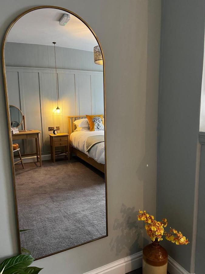 The Crown Pub And Hotel Manningtree Екстер'єр фото