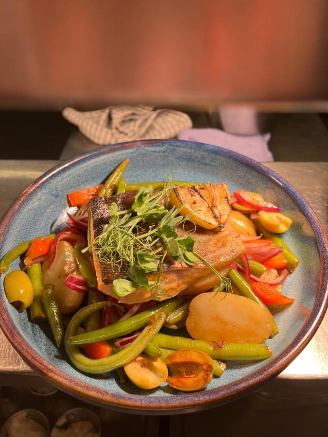 The Crown Pub And Hotel Manningtree Екстер'єр фото
