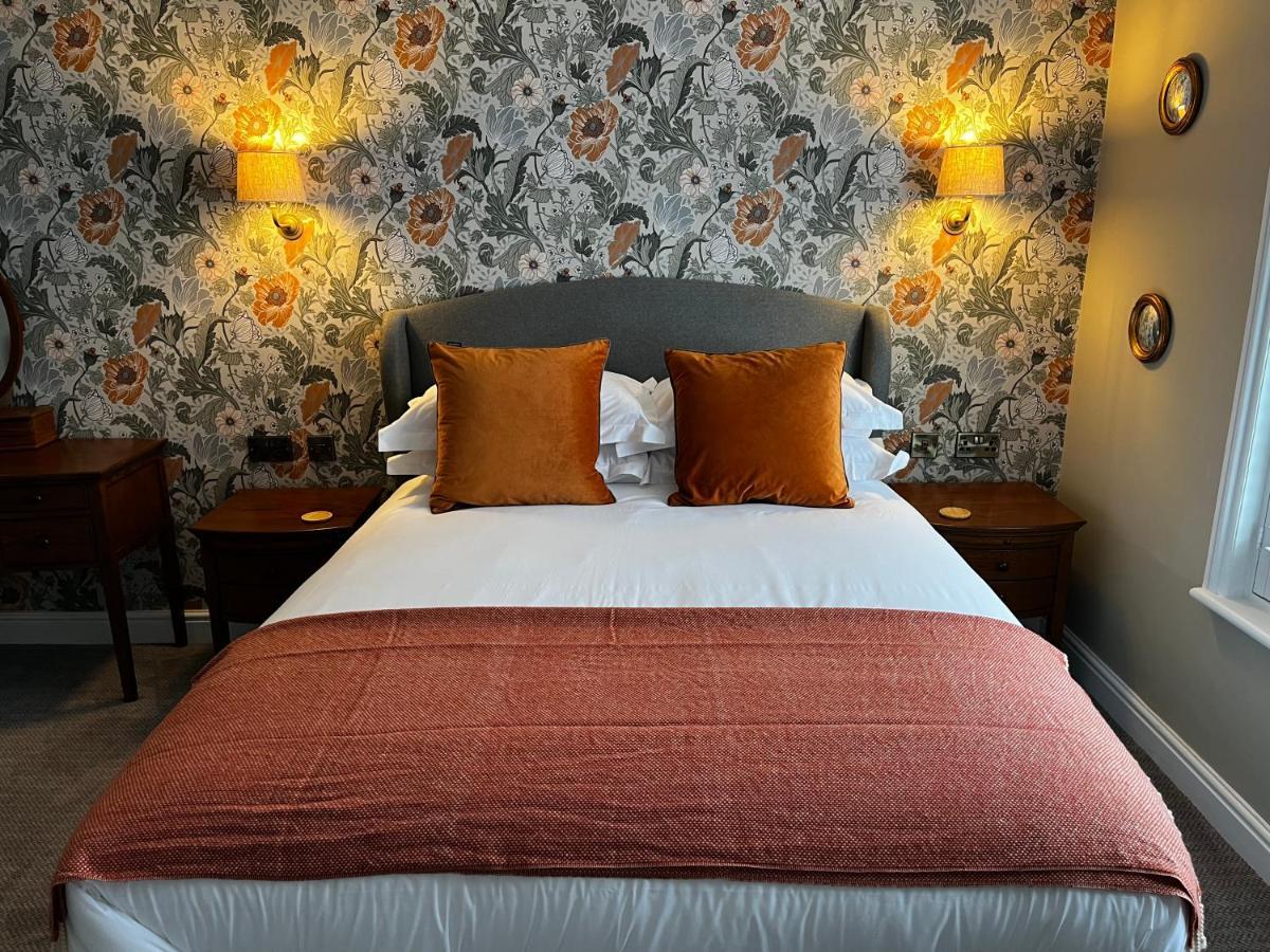 The Crown Pub And Hotel Manningtree Екстер'єр фото